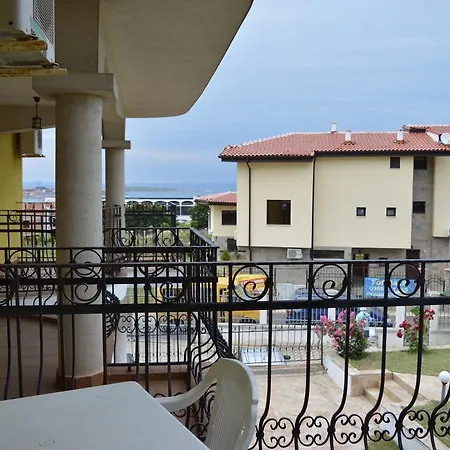 Green Hills Apart 3* Szozopol