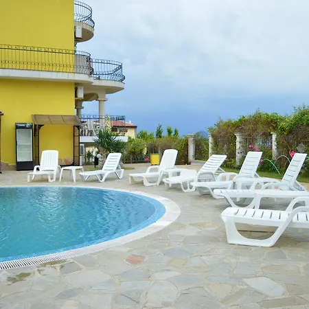 Green Hills Apart 3*